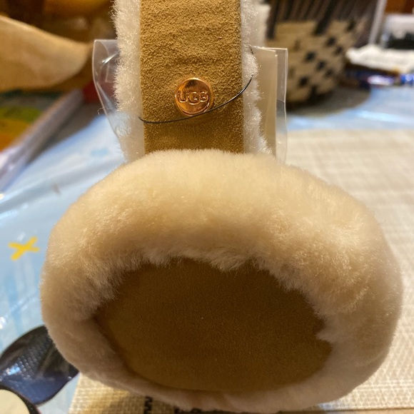 UGG EARMUFFS BLUETOOTH SHEEPSKIN  NWOB - Picture 5 of 7